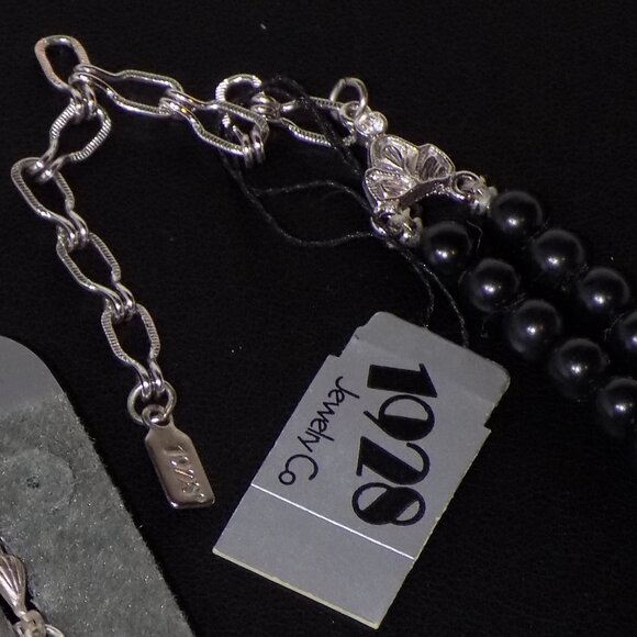 Lot of 3 New Old Stock 1928 Beaded Jewelry Bundle.  Necklace & 2 Pairs Earrings - Picture 8 of 9
